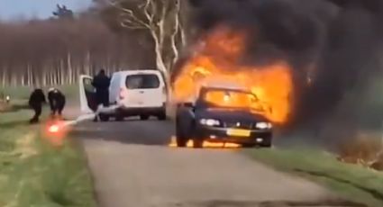 Fuman cigarro en auto y encienden por error 75 kilos de pirotecnia en Países Bajos