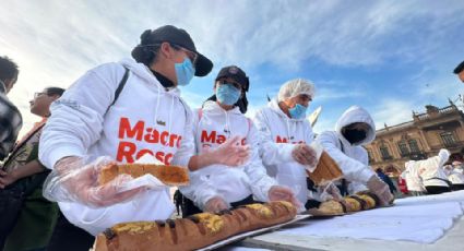 Parten Rosca de Reyes de 500 metros de largo en la Macroplaza