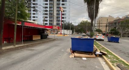 Vialidad de colonia San Jerónimo es obstruida por un contenedor de basura