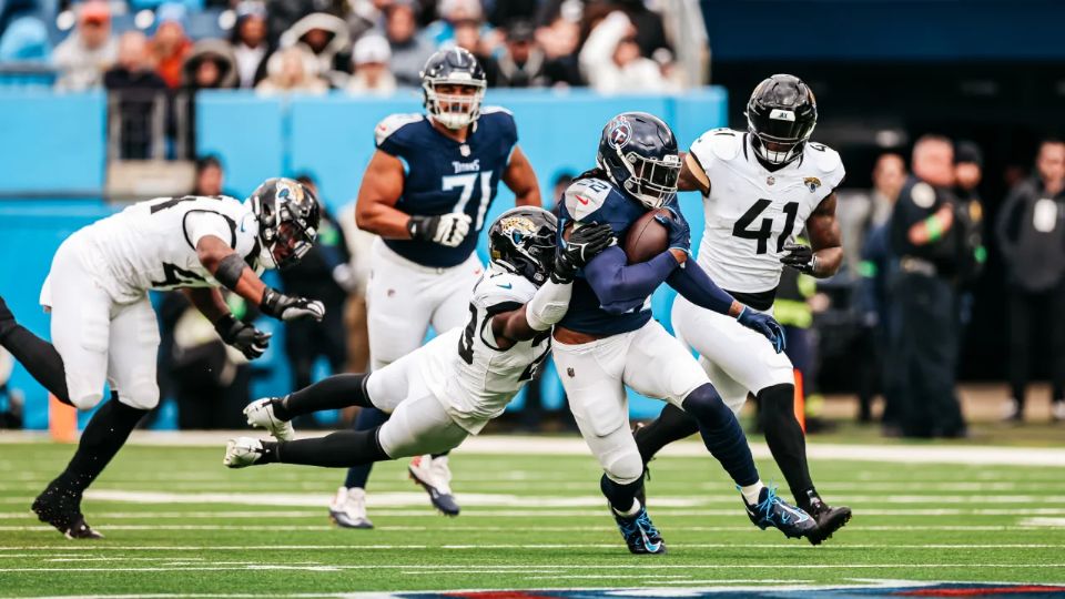 Los Tennessee Titans superaron este domingo 28-20 a los Jacksonville Jaguars que quedaron fuera de los 'playoffs'.