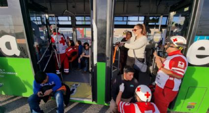 Chocan camiones de Ecovía en Monterrey; hay lesionados