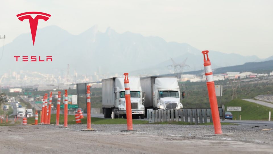 Inicio de obras de Tesla sobre la carretera Monterrey-Saltillo