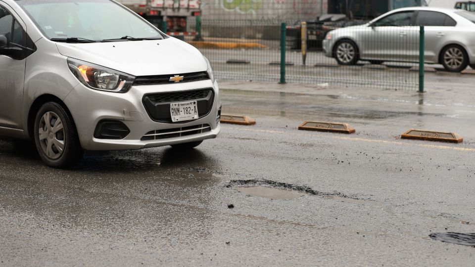 Baches en avenida Ruiz Cortines.