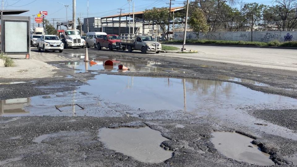 Baches en avenida Adolfo López Mateos.