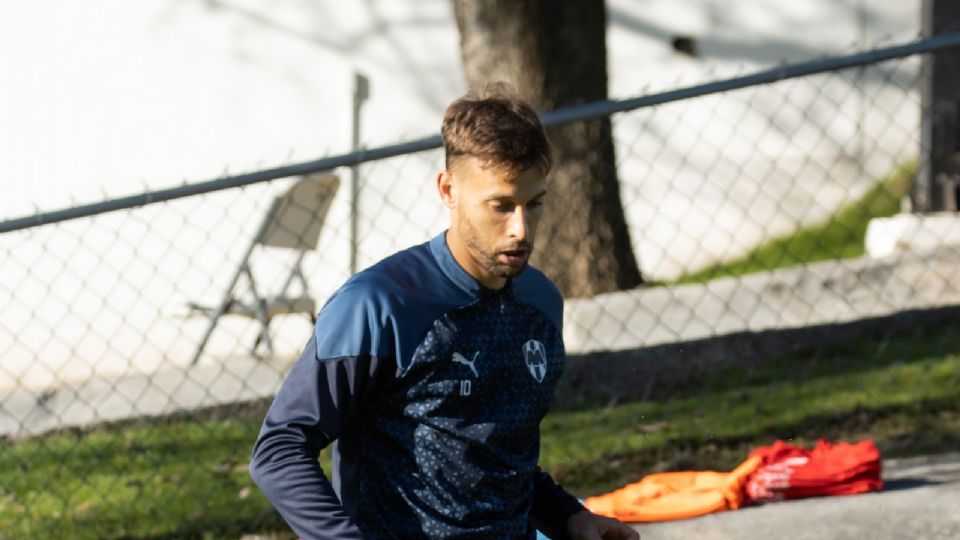 Sergio Canales no entrenó al parejo del equipo por segundo día consecutivo, en el inicio de la semana previa al arranque del Clausura 2024.