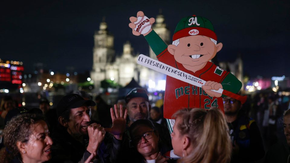 Seguidores del presidente de México, Andrés Manuel López Obrador | EFE/ Bienvenido Velasco