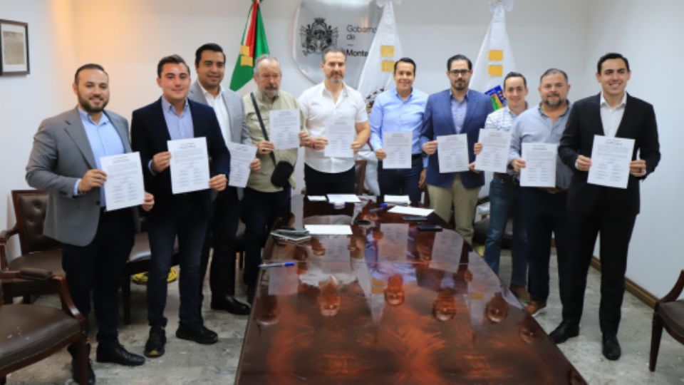 Alcaldes metropolitanos firman compromiso de abordar temas comunes.