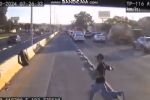 Video: Ladrón huye tras cometer asalto y muere atropellado por camión