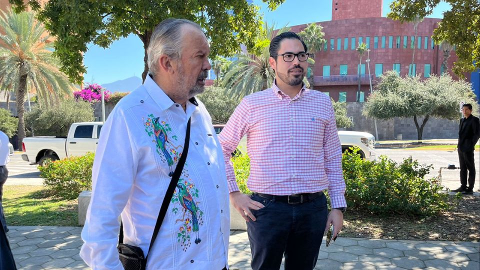 Mauricio Fernández (izq.) junto a David de la Peña