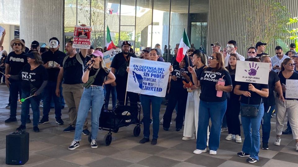 Trabajadores del Poder Judicial protestan en Congreso del Estado