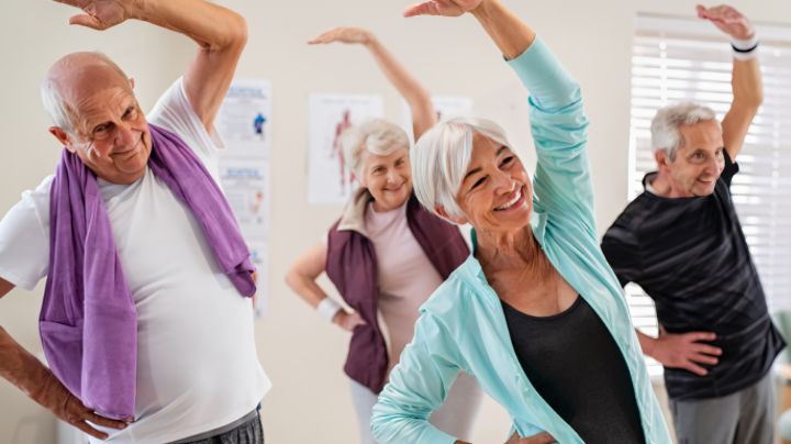 5 ejercicios para adultos mayores que pueden mantener saludable la columna vertebral