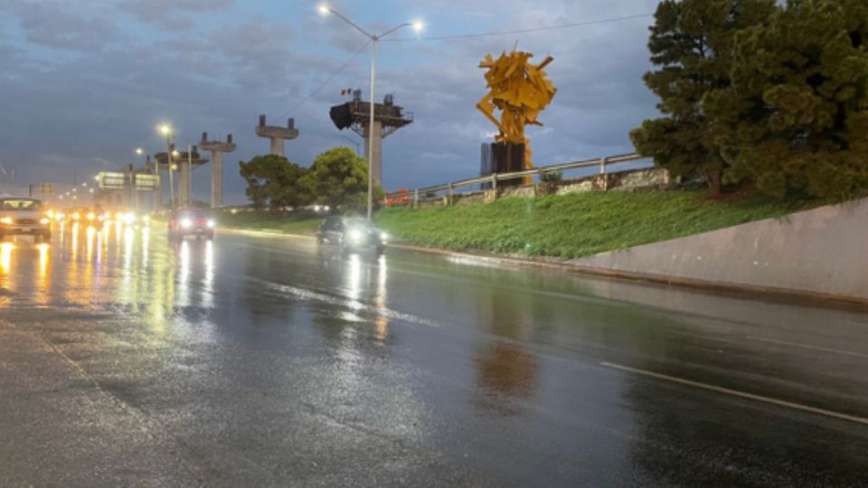 Lluvia en el centro de Monterrey.