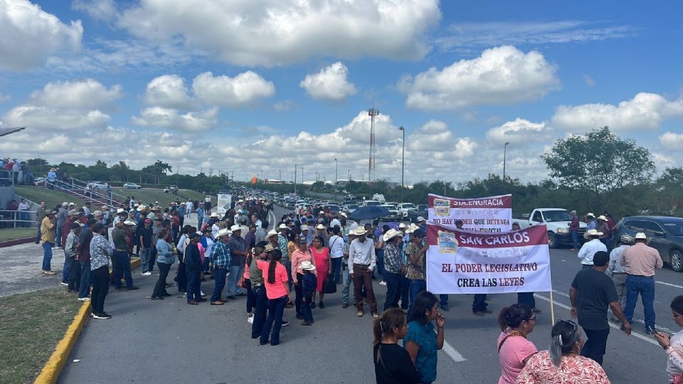 Protesta frente al Congreso del Estado de Tamaulipas.