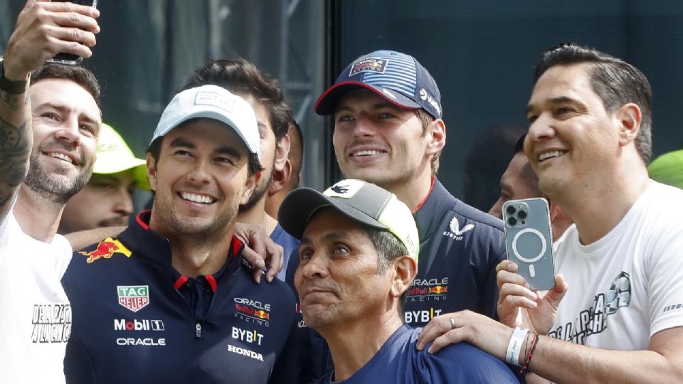 En un evento en la previa de la carrera, Checo venció con la redonda al tricampeón mundial.