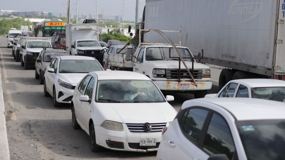 Congestionamiento vial en carretera a Dulces Nombres