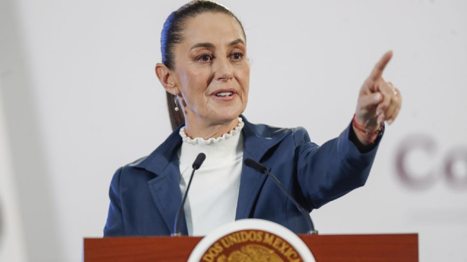 La presidenta Claudia pide explicaciones tras escándalo de Televisa.