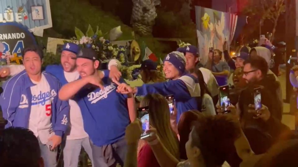 Aficionados Dodgers celebran campeonato en California