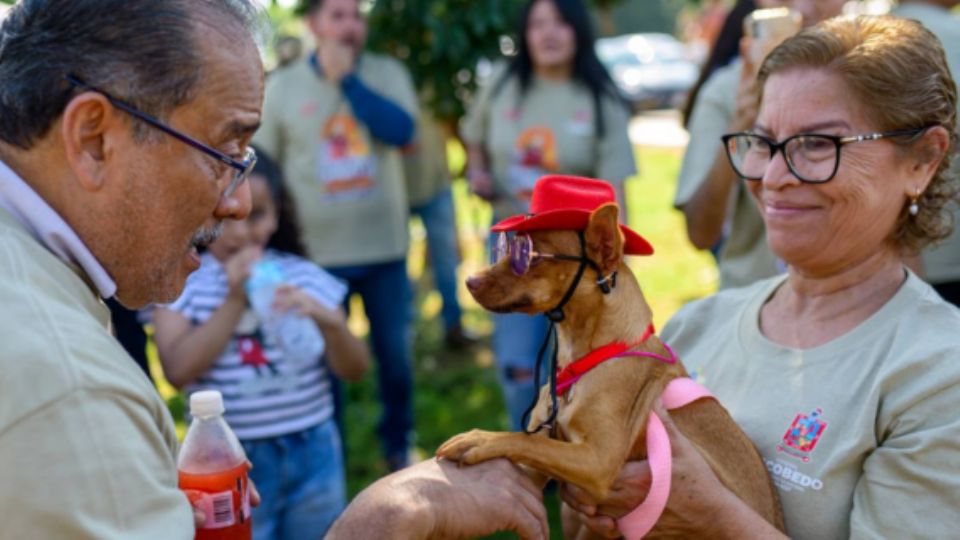 La caminata con mascotas fue organizada por el gobierno del municipio de Escobedo.