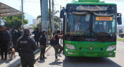 Policías de San Nicolás realizan operativo de seguridad en camiones urbanos