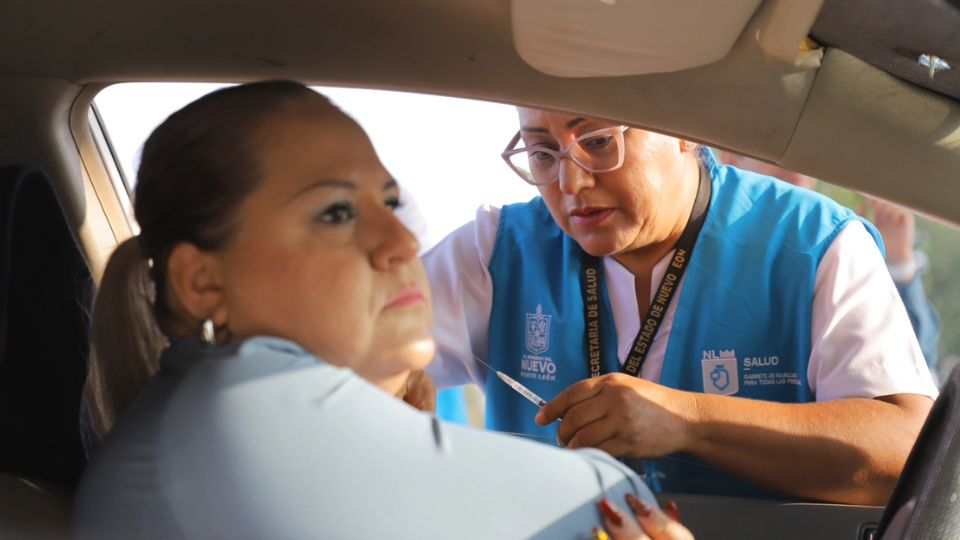 Vacunación contra influenza, covid-19 y neumococo | Facebook / Secretaría de Salud de Nuevo León