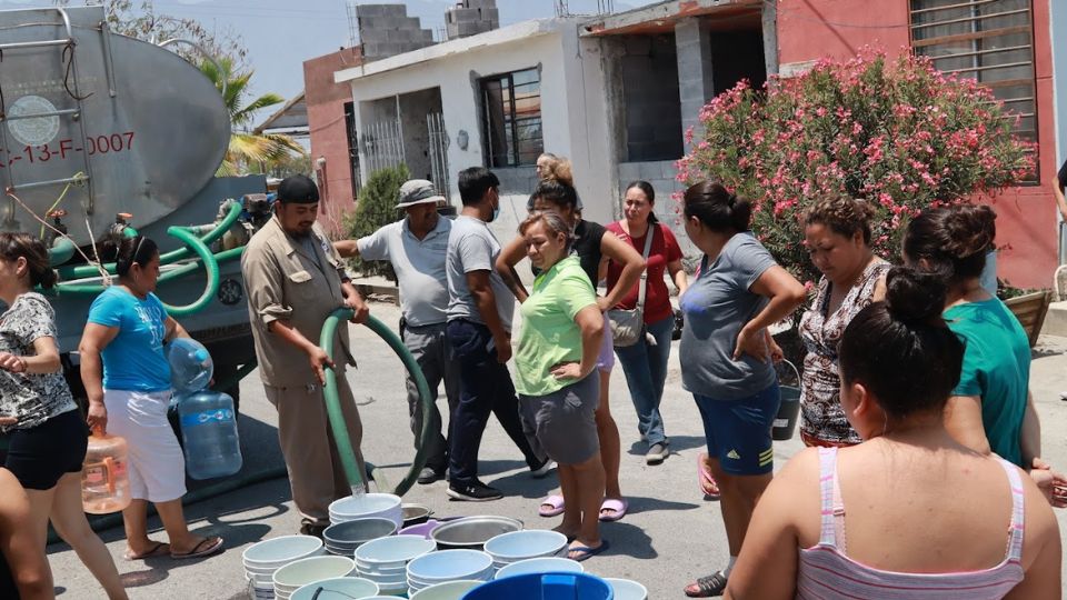 Pipas llevarán agua a familias afectadas por corte en Santa Catarina y García