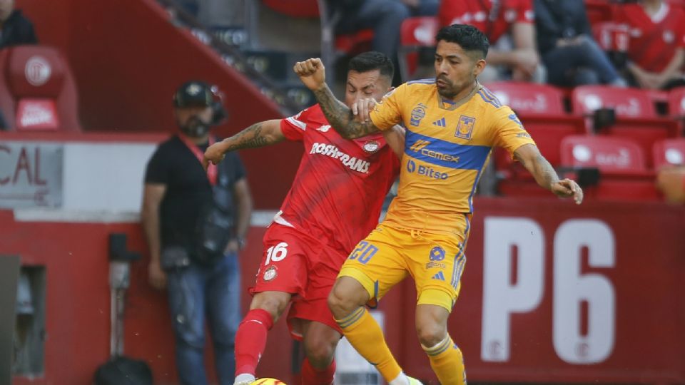 Tigres y Toluca se enfrentan en un partido crucial por el segundo lugar de la tabla general.