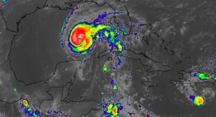 El huracán 'Rafael' gana fuerza en el centro del Golfo de México