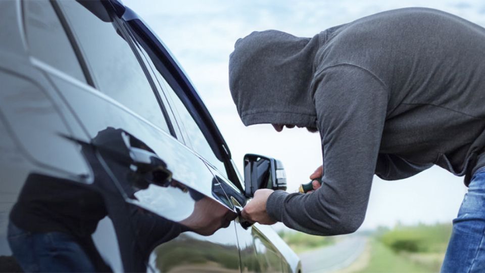 Capturan a tres hombres responsables del robo de autos y una caja fuerte en San Pedro.