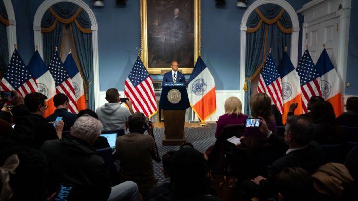 Alcalde de Nueva York cooperará con deportación de inmigrantes criminales de EU