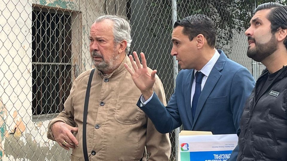 Mauricio Fernández (izquierda) y Luis Susarrey (centro), alcalde y secretario general de San Pedro