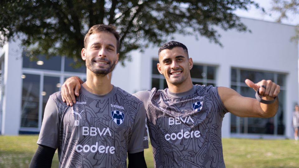 Sergio Canales y Germán Berterame previo a un entrenamiento de Rayados en el Apertura 2024