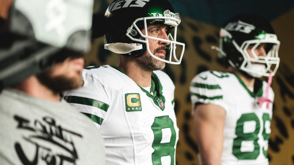 Aaron Rodgers dispuesto a ser mentor de un quarterback novato en 2025