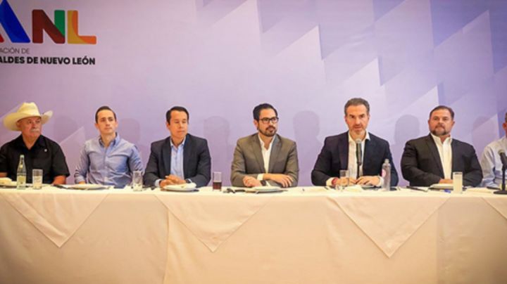Alcaldes de NL acusan al gobernador de bloquear ejercicio 2025 de los Municipios