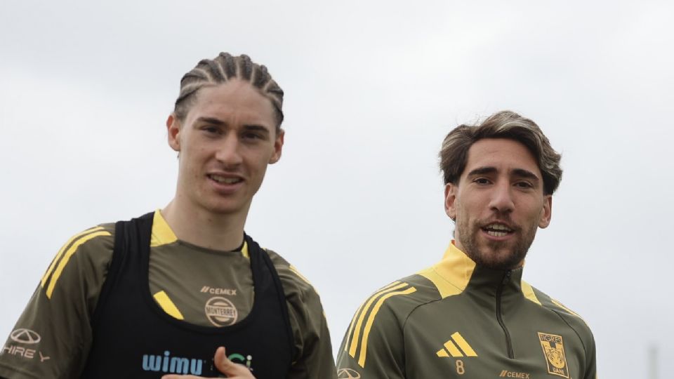 Marcelo Flores y Fernando Gorriarán previo al entrenamiento de Tigres