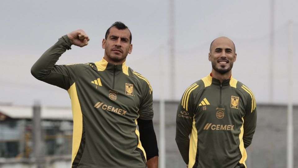 Nahuel Guzmán y Guido Pizarro durante un entrenamiento con Tigres en el CET.