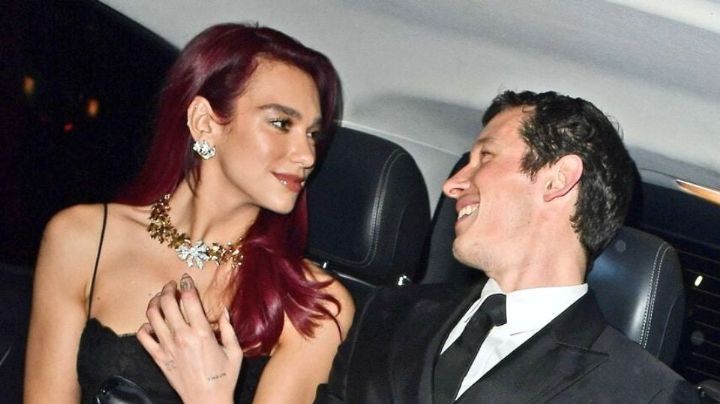 Dua Lipa se compromete con su novio Callum Turner