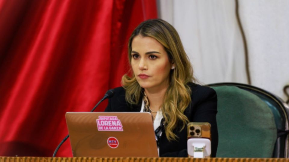 La presidenta de la Mesa Directiva del Congreso de Nuevo León, Lorena de la Garza, consideró que el Ejecutivo local debe publicar los decretos aprobados por el Legislativo del estado.