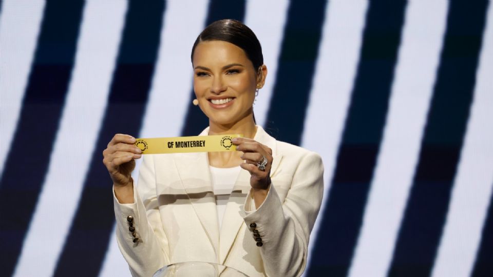 Adriana Lima fue la encargada de elegir a Rayados en el Sorteo del Mundial