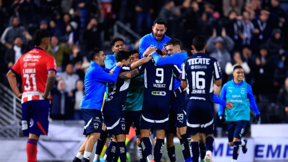 Los jugadores de Rayados celebran el gol de Brandon Vázquez frente a San Luis en la Final del Apertura 2024