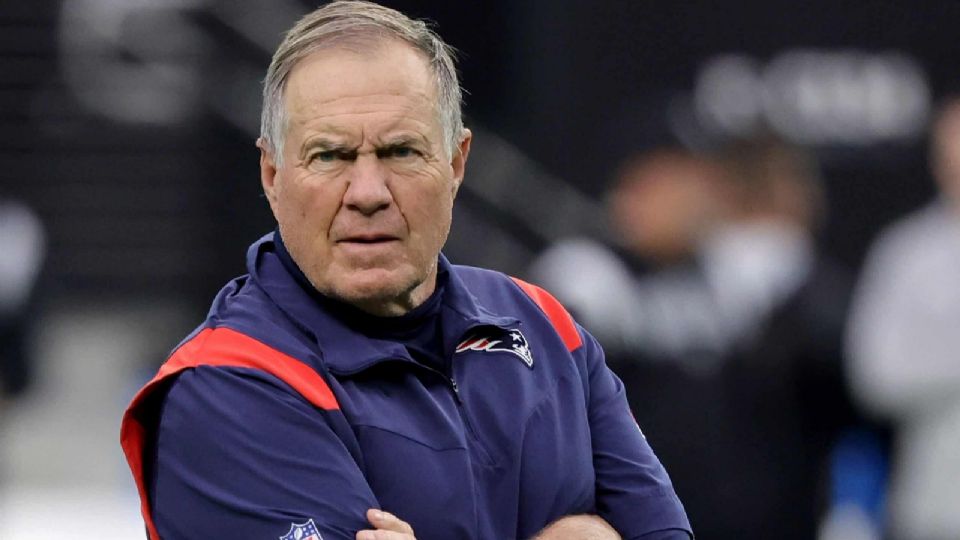 ¿Belichick a la universidad? El entrenador de los Patriots evalúa oferta de la UNC