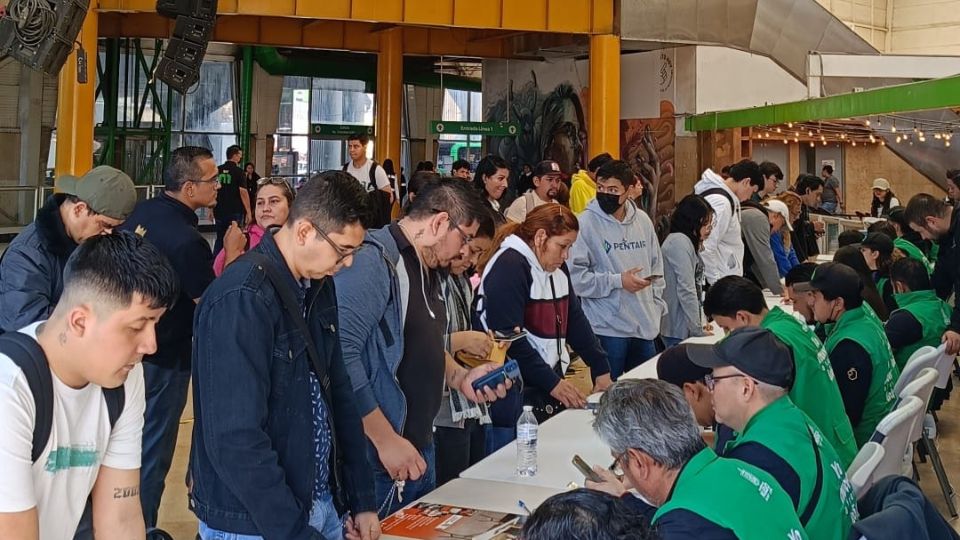 Entrega de incentivo económico para metro y camiones | Facebook / Alexis Herrera