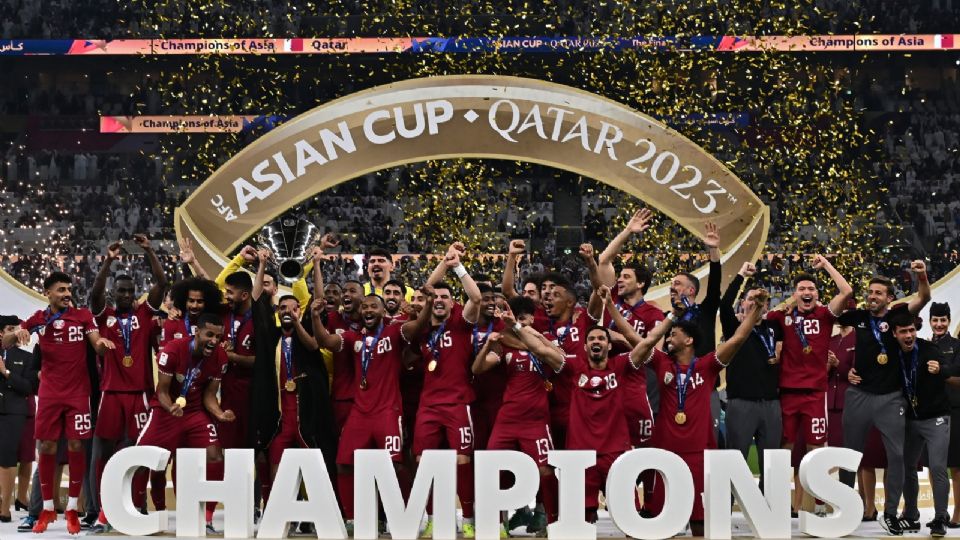 Los jugadores de la Selección de Qatar celebran el título conseguido en la Copa de Asia ante Jordania