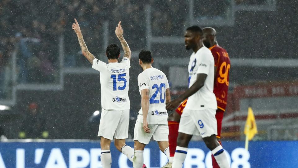 Los jugadores del Inter de Milán celebran una de las anotaciones ante la Roma