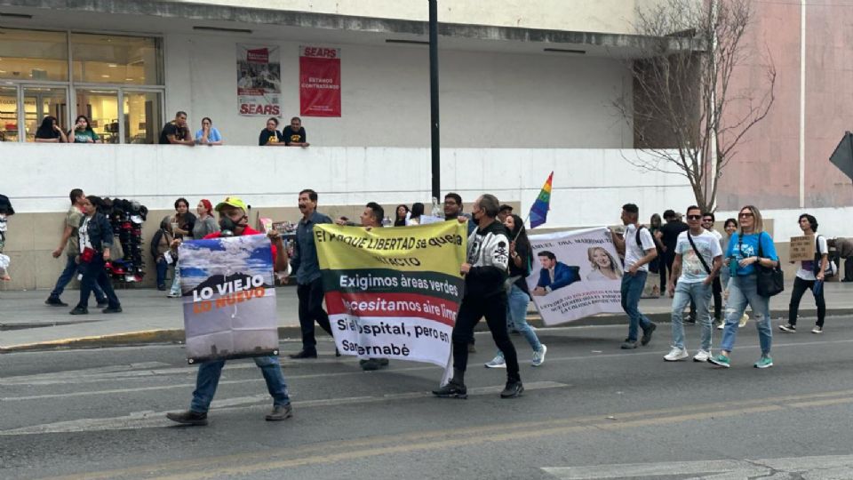 Marcha por el primer cuadro de Monterrey.