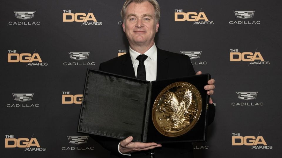 El director Christopher Nolan se coronó la noche del sábado con el galardón principal de la 76 edición de los premios del Sindicato de Directores de Estados Unidos (DGA) por el filme 'Oppenheimer', reafirmando con ello su título como el favorito de la próxima edición de los Óscar.