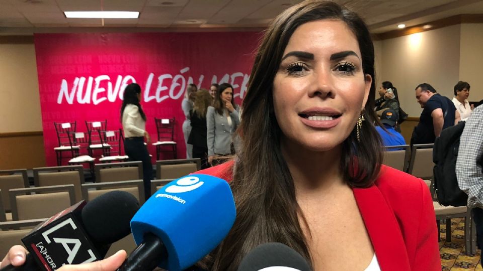 La aspirante al Senado de la República en representación de Nuevo León, Karina Barrón, dijo que en una semana podría darse a conocer quién será su compañero de fórmula para la contienda electoral.