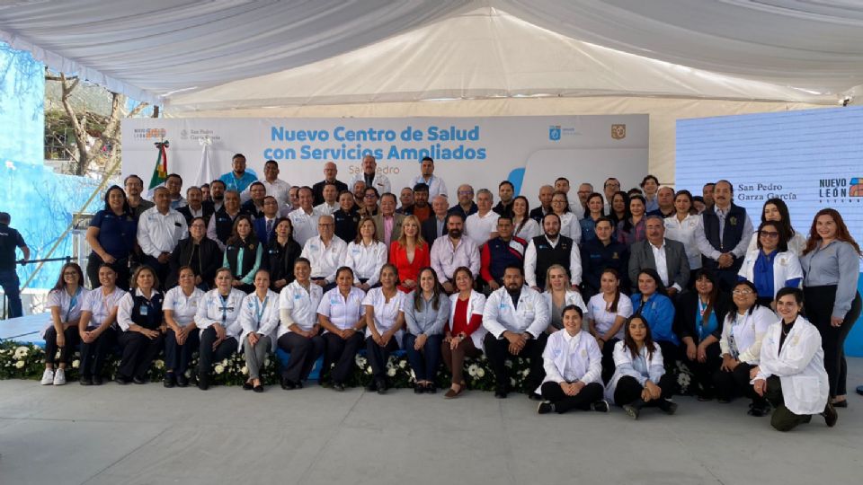 Personal del Centro de Salud con Servicios Ampliados en la colonia Lucio Blanco.