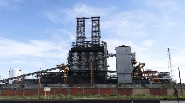Una vez más Estado acude a la refinería de Cadereyta para clausurarla