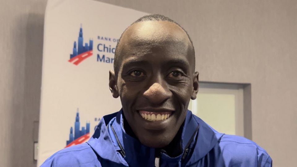 El keniano Kelvin Kiptum, plusmarquista mundial de maratón, falleció este domingo junto a su entrenador, Gervais Hakizimana, en un accidente de tráfico en la carretera que une Eldoret con Kaptagat.