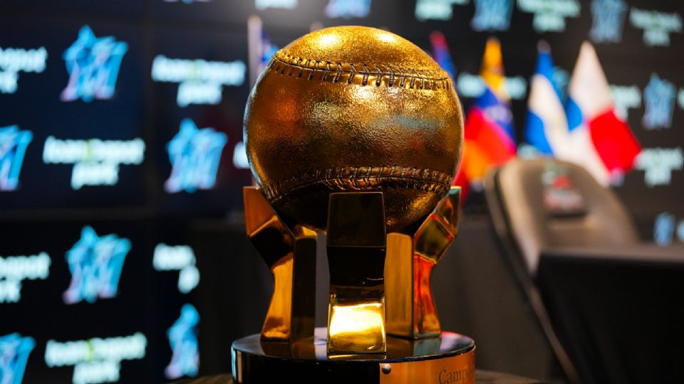 El trofeo que se le entrega al ganador de la Serie del Caribe